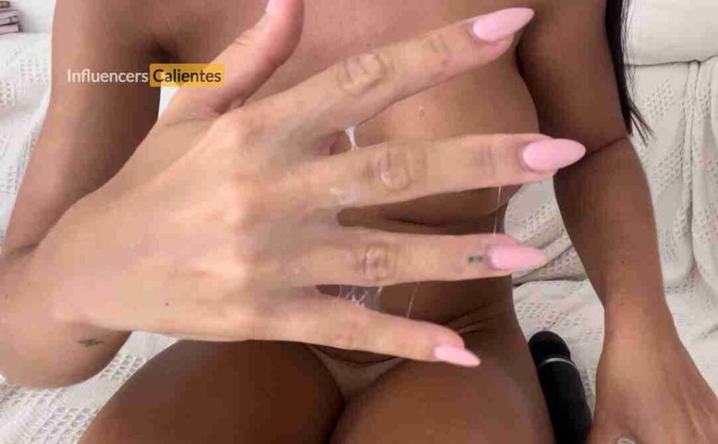 Nayla Fox Nudes Influencerscalientes.com (11)