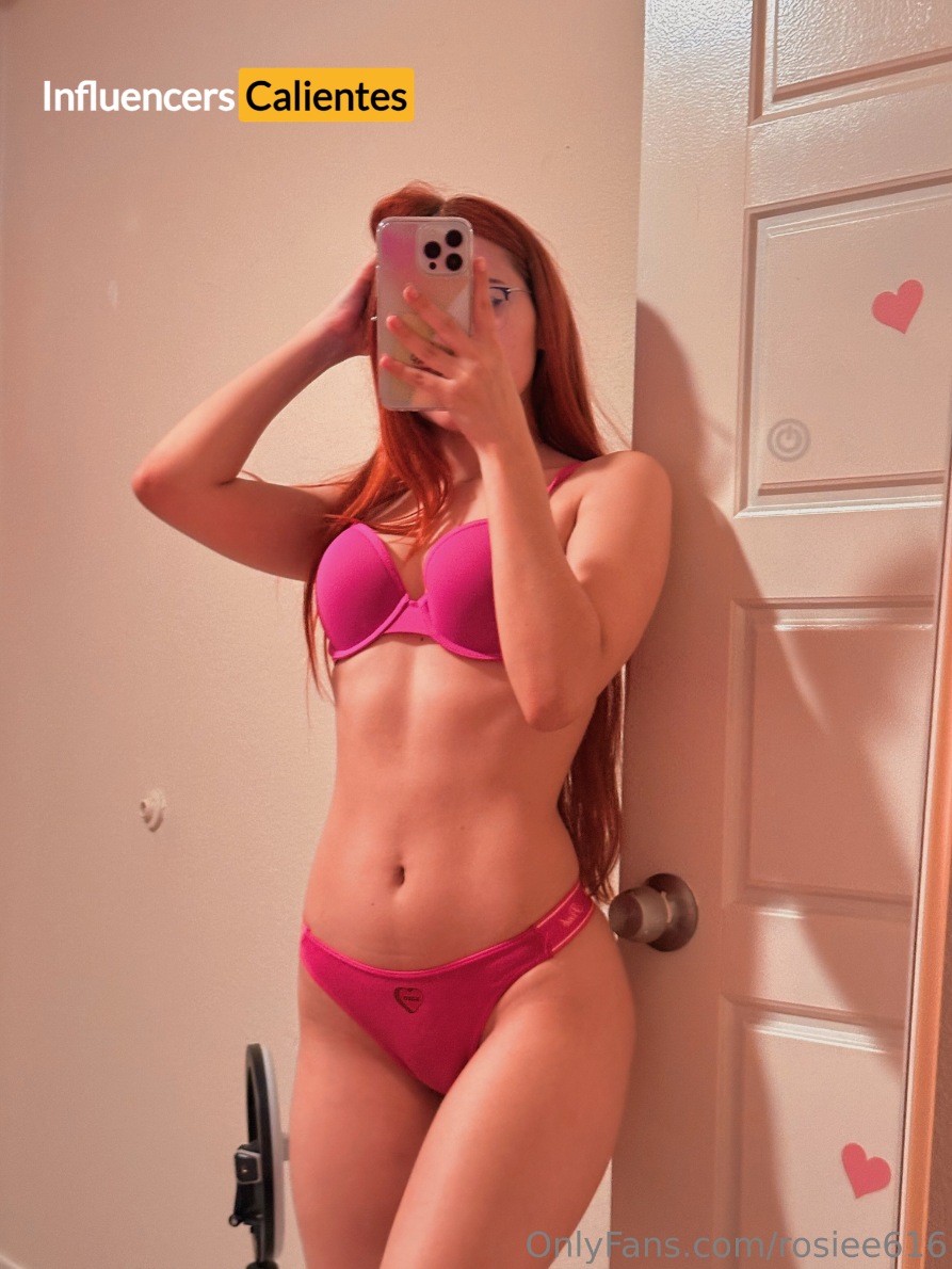 Rosie Moon Nudes Influencerscalientes.com (1)