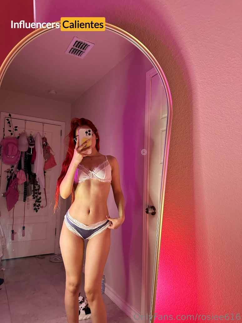 Rosie Moon Nudes Influencerscalientes.com (22)